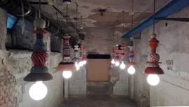 Imagen que contiene edificio, interior, cuarto, tabla

Descripción generada automáticamente